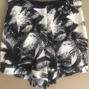 Adorable high-waisted leaf print shorts